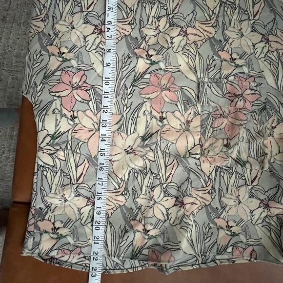 Zara shirt. Floral print. Size M. Waist:18” Length: 23” - Picture 5 of 5